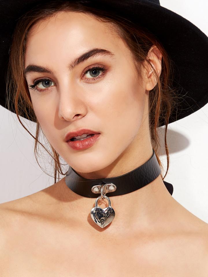 Romwe Black Faux Leather Heart Pendant Choker Necklace