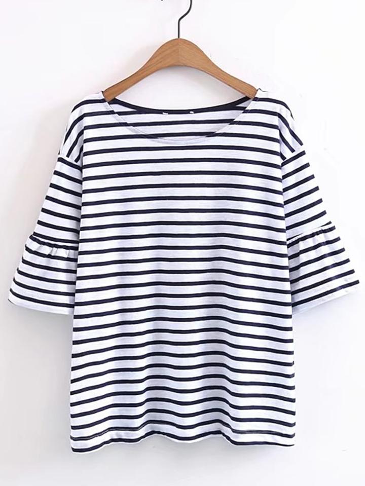 Romwe Contrast Striped Bell Sleeve Tee