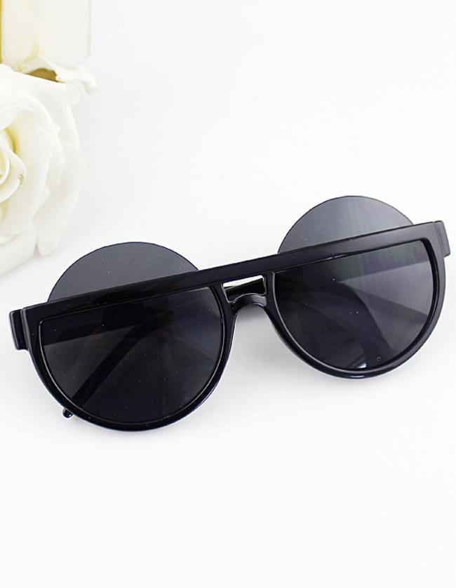 Romwe Resin Lens Plastic Frame Women Sunglasses