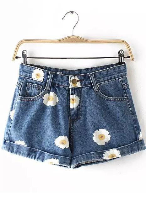 Romwe Sunflower Print Cuffed Denim Shorts