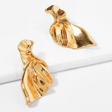 Romwe Fold Shaped Metal Stud Earrings