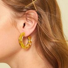 Romwe Pressed Daisy Cut Hoop Earrings 1pair