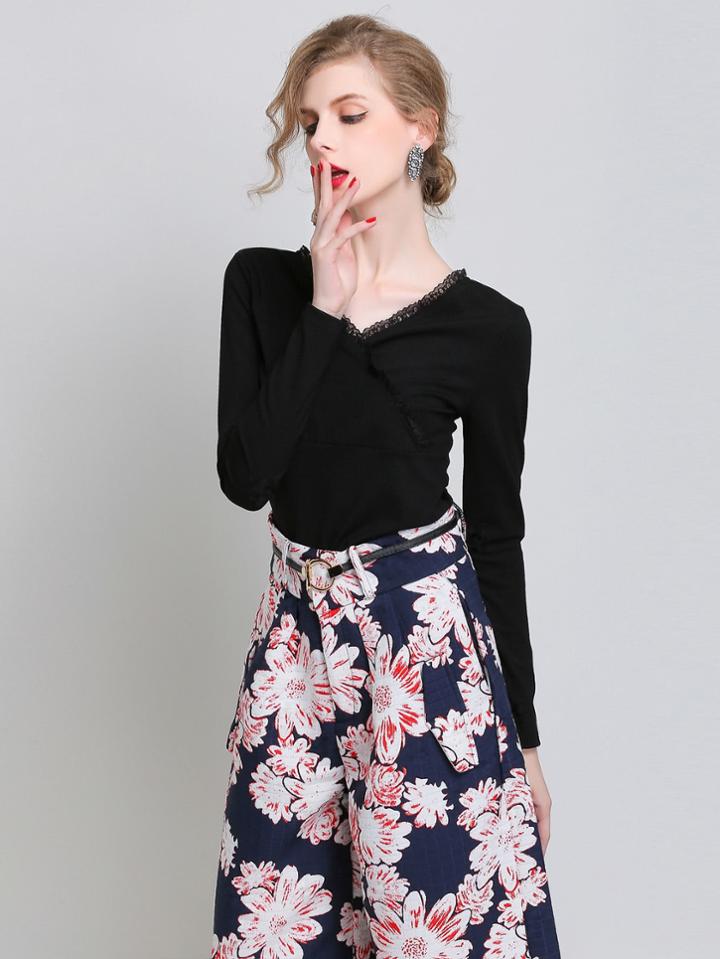 Romwe V Neckline Lace Trim Knit Tee
