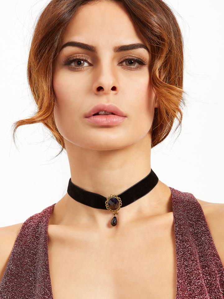 Romwe Black Geometric Pendant Velvet Choker