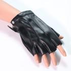 Romwe Men Half Finger Gloves