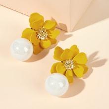 Romwe Flower Shaped Faux Pearl Decor Drop Earrings 1pair