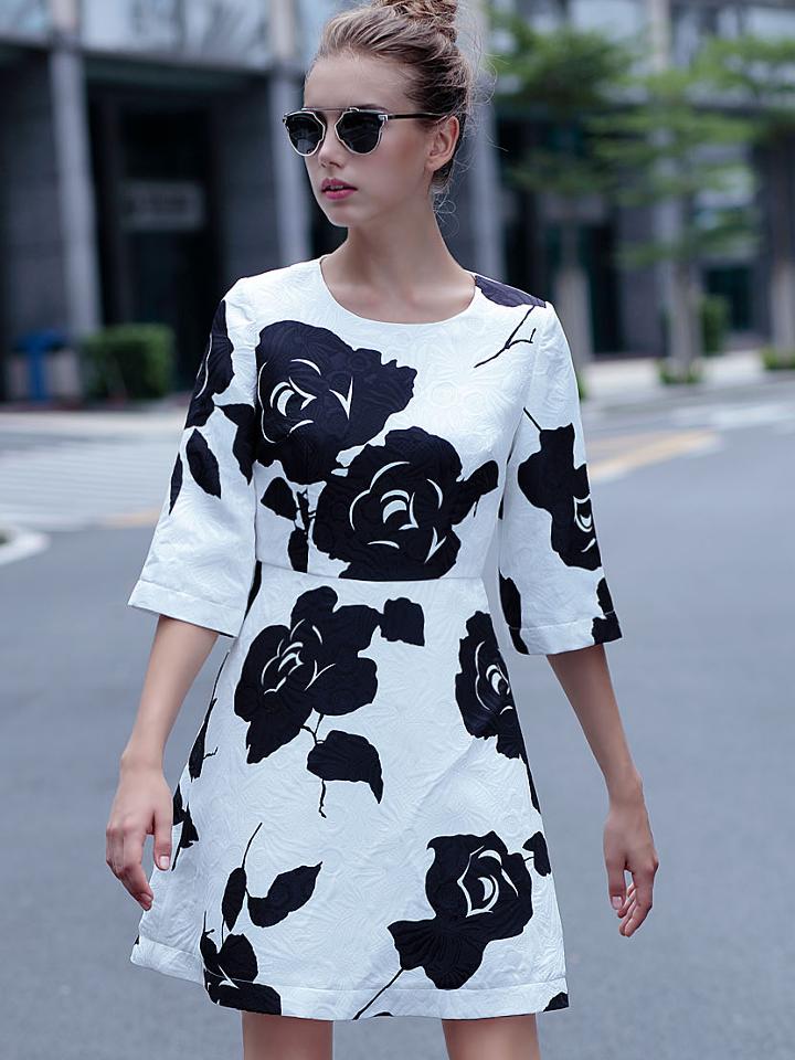 Romwe White Round Neck Half Sleeve Jacquard Dress