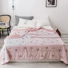 Romwe Eyelash Print Solid Quilt 1pc