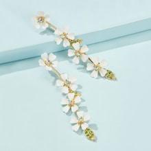 Romwe Flower Decor Bar Drop Earrings 1pair