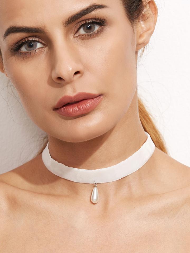 Romwe White Velvet Faux Pearl Choker Necklace
