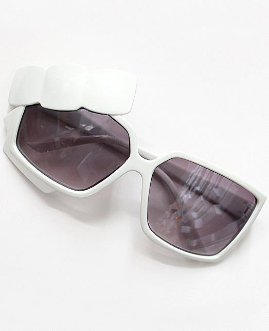 Romwe White Rim Bow Embellished Sunglasses