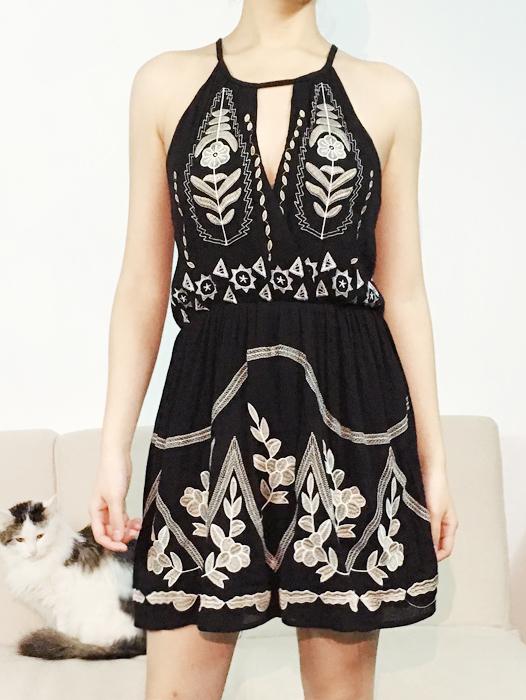 Romwe Embroidery Keyhole Halter Neck Romper