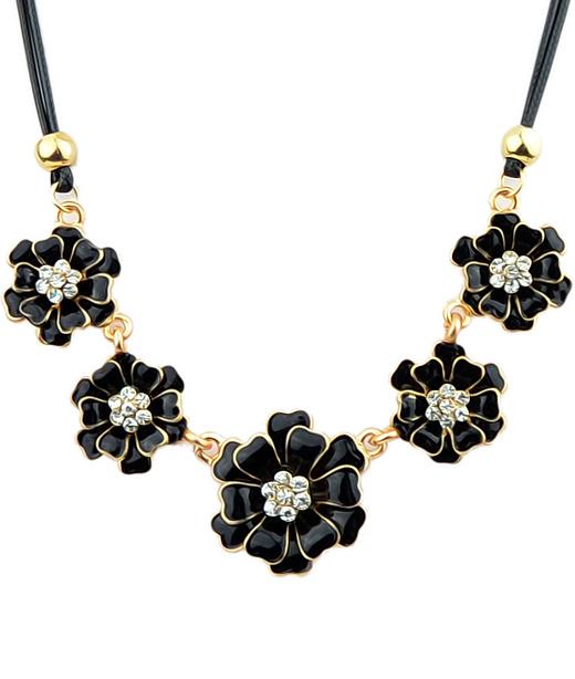 Romwe Black Flower Diamond Chain Necklace