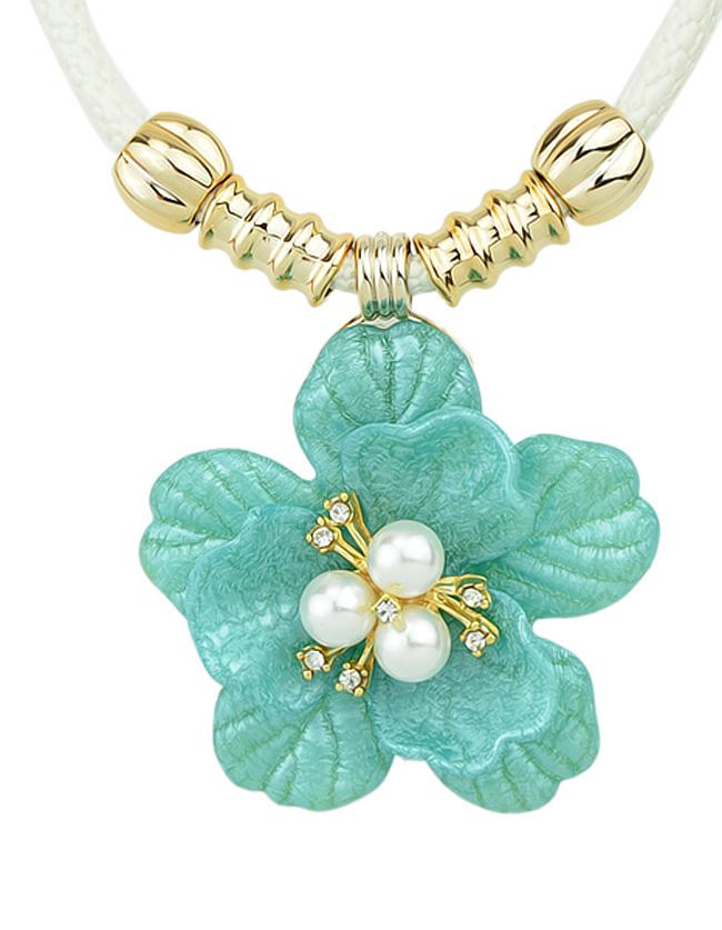 Romwe Simple Plastic Flower Blue Pendant Necklace
