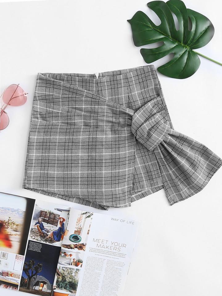Romwe Checked Tiered Zip Up Back Shorts