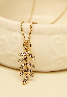 Romwe Gold Diamond Leaf Necklace