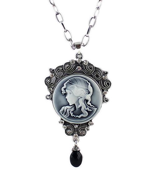 Romwe Lady Embossment Pendant Retro Necklace