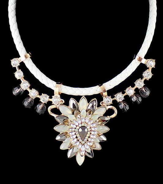 Romwe White Rhinestone Wave Necklace