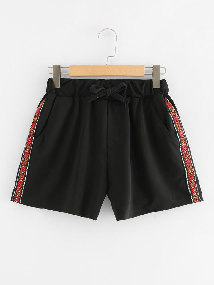 Romwe Drawstring Waist Embroidered Tape Side Shorts