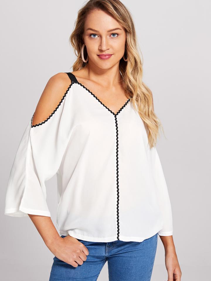 Romwe Contrast Wave Lace Trim Open Shoulder Top