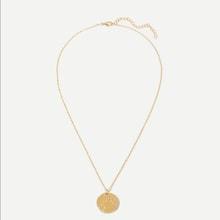 Romwe Leo Engraved Round Pendant Necklace 1pc