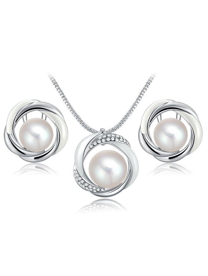 Romwe Silver Crystals Pearl Necklace With Earrings
