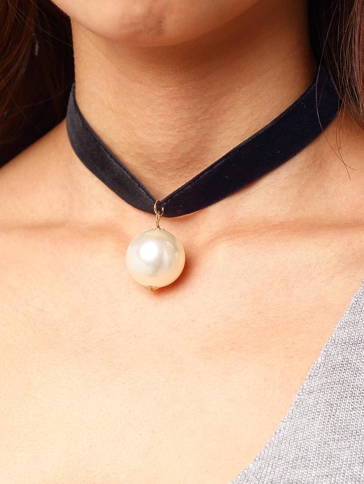Romwe Pearl Pendant Velvet Choker