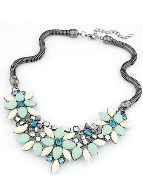 Romwe Blue Gemstone Flower Shaped Necklace