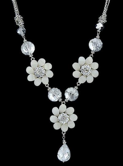 Romwe White Flower Gemstone Silver Necklace