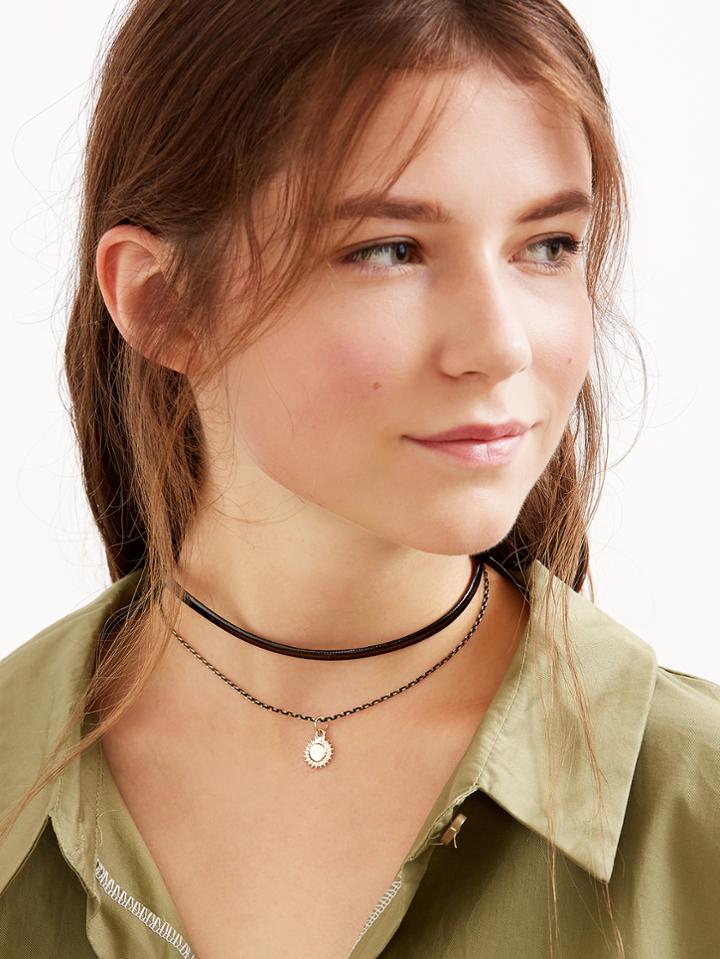 Romwe Faux Leather Gold Metal Pendant Choker Necklace