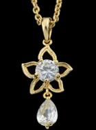 Romwe Gold Flower Diamond Pendant Necklace