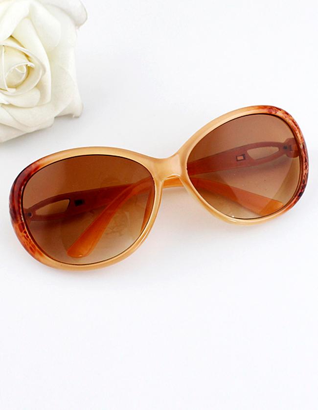 Romwe New Design Plastic Summer Women Sunglass