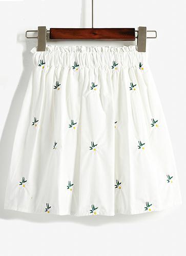 Romwe Elastic Waist Daisy Embroidered White Shorts