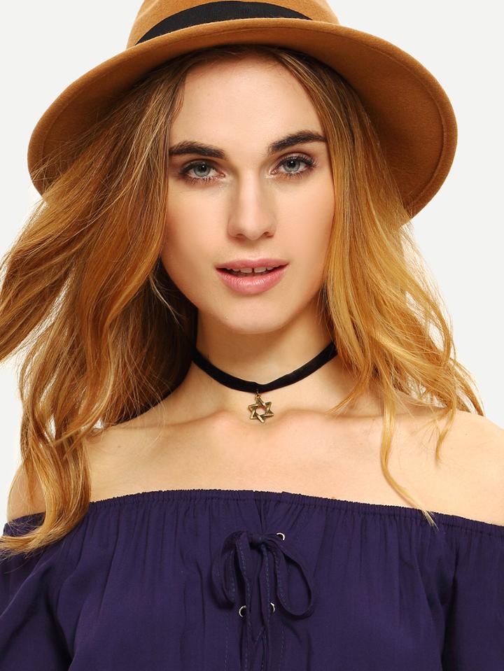 Romwe Hollow Pentanstar Velvet Choker Necklace