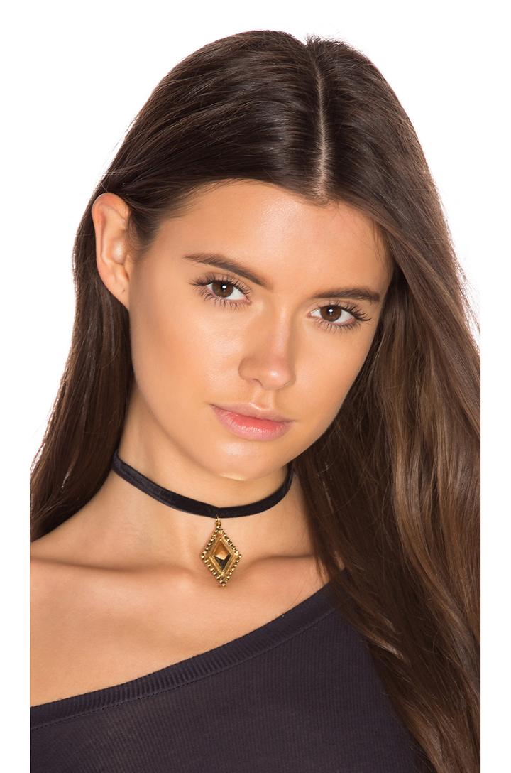 Mattie Choker
