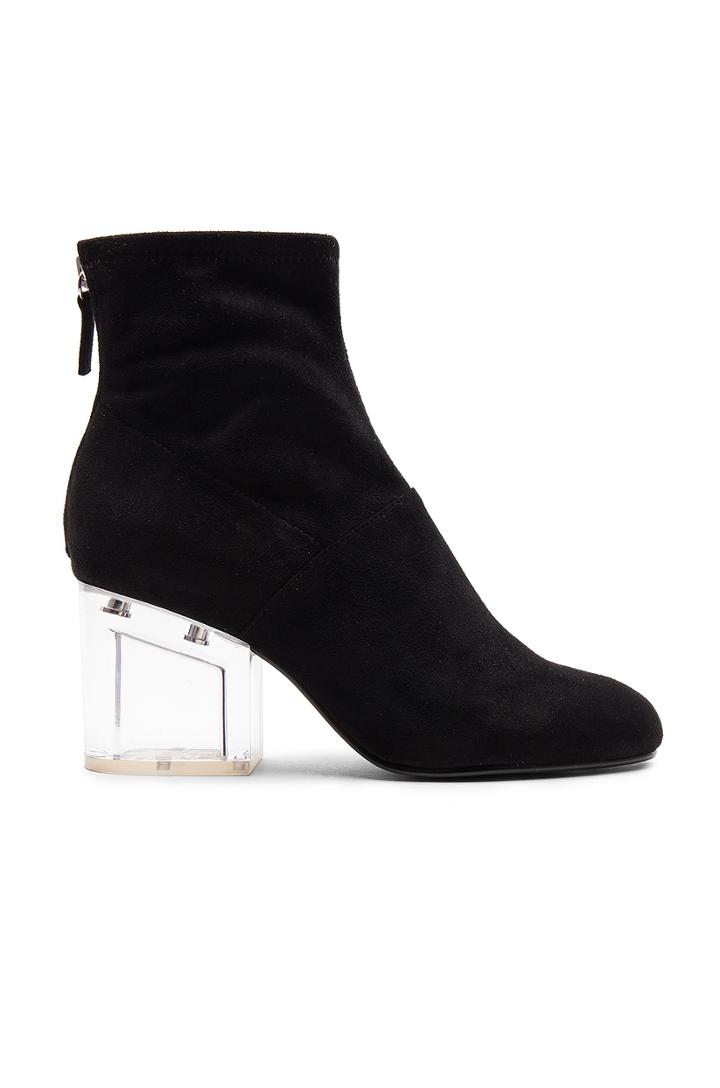 Lusty Bootie
