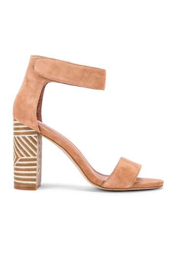 Lindsay Sandal