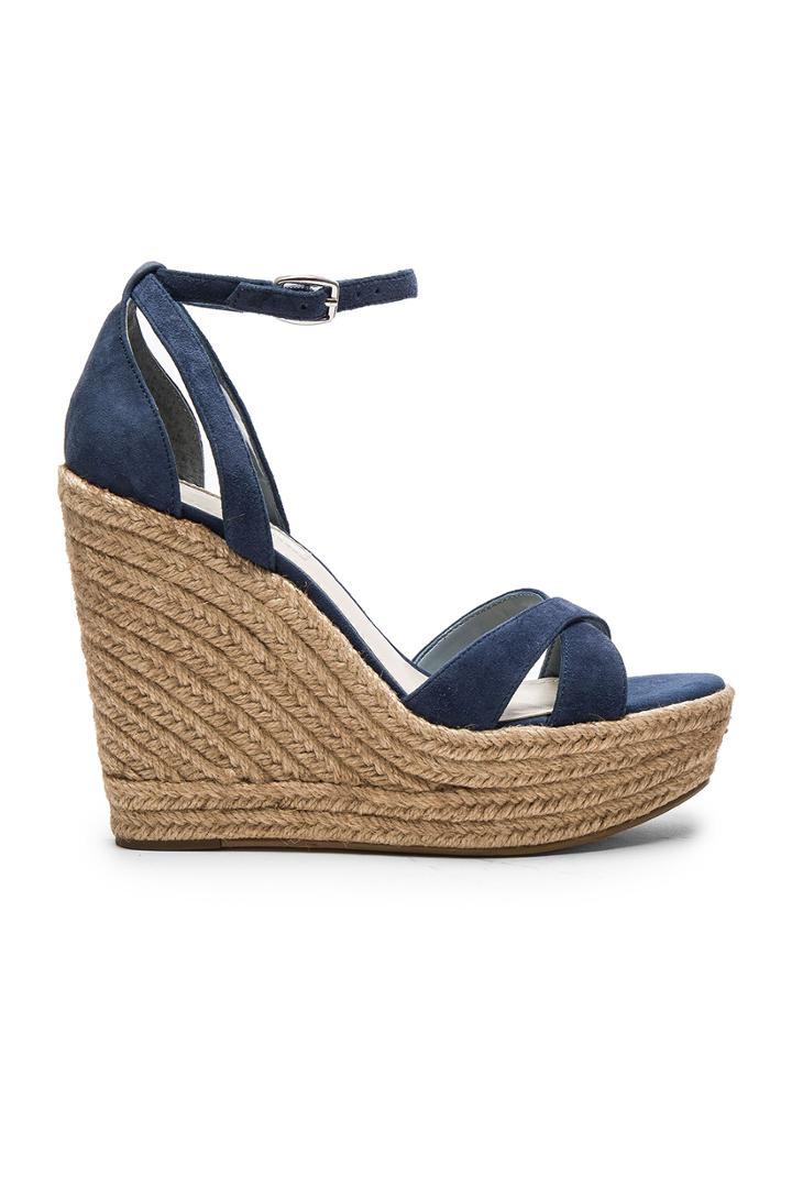 Holly Wedge