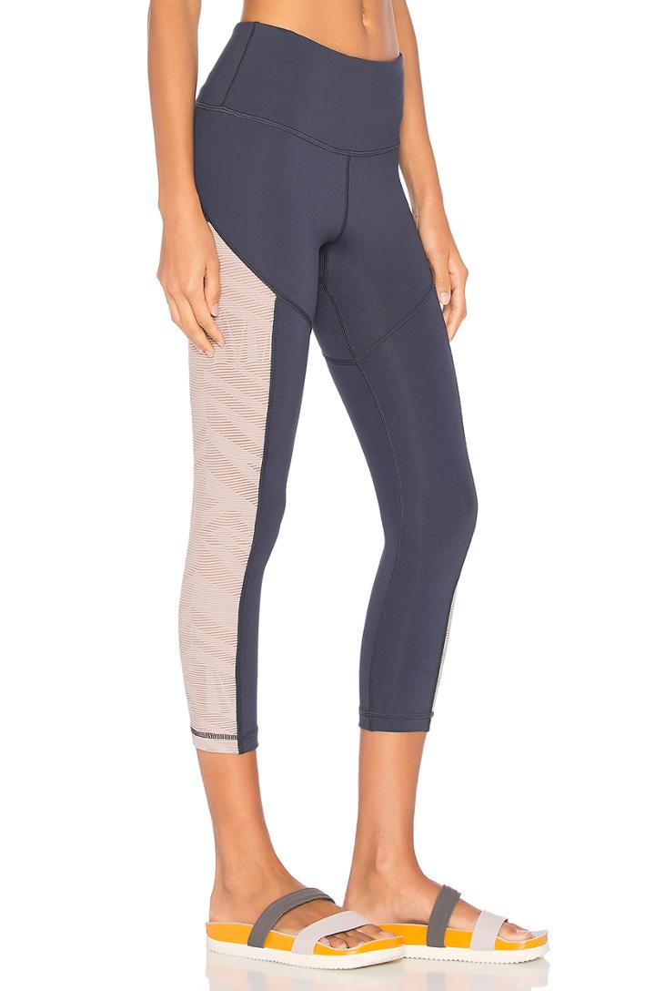 Attitude Capri
