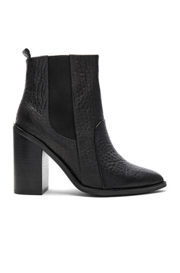 Lori Boot