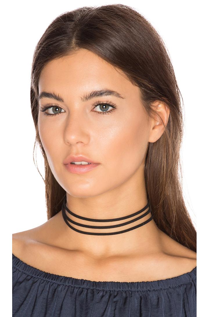 Camilla Choker