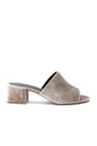 Ivonne Heel