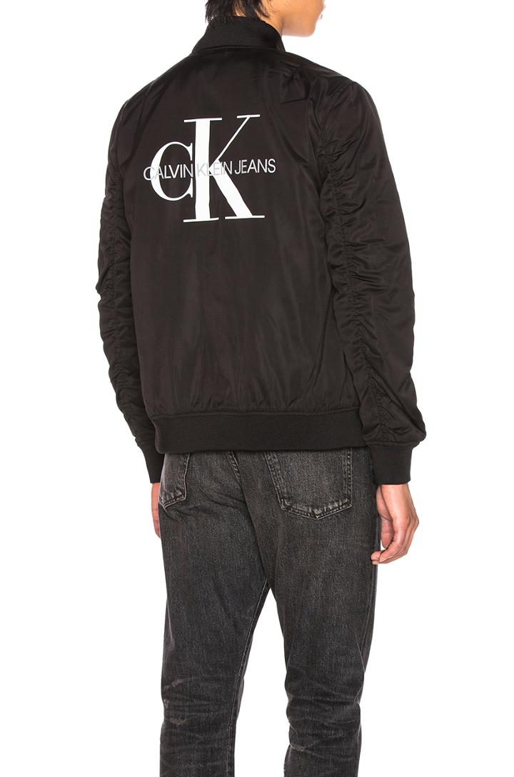 Logo Bomber