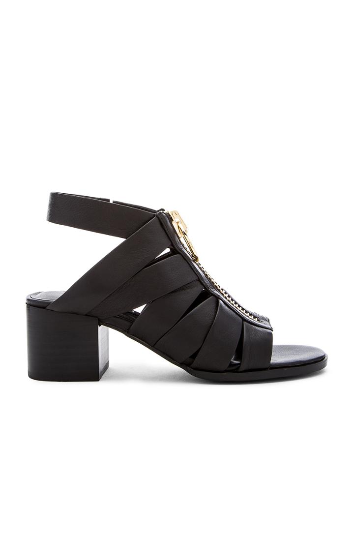 Mona Sandal