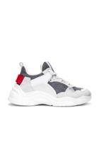 Curve Runner Sneaker