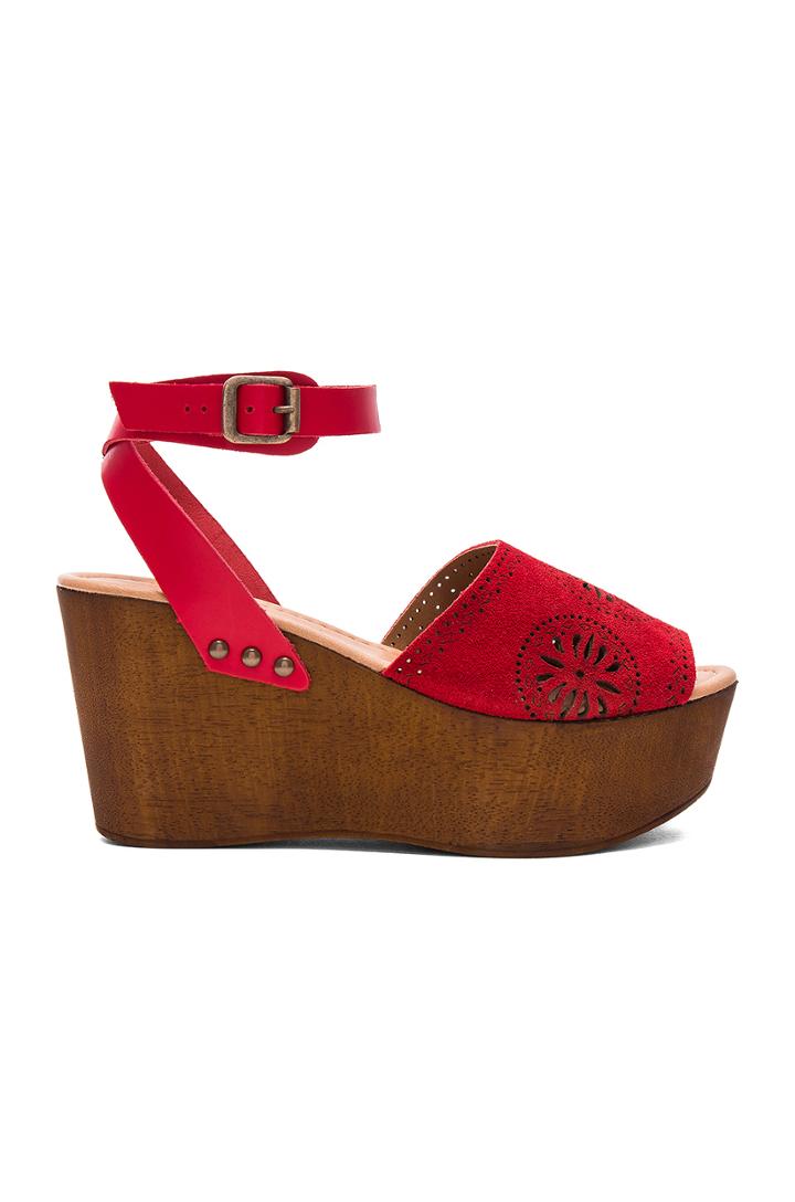 Stormy Sandal