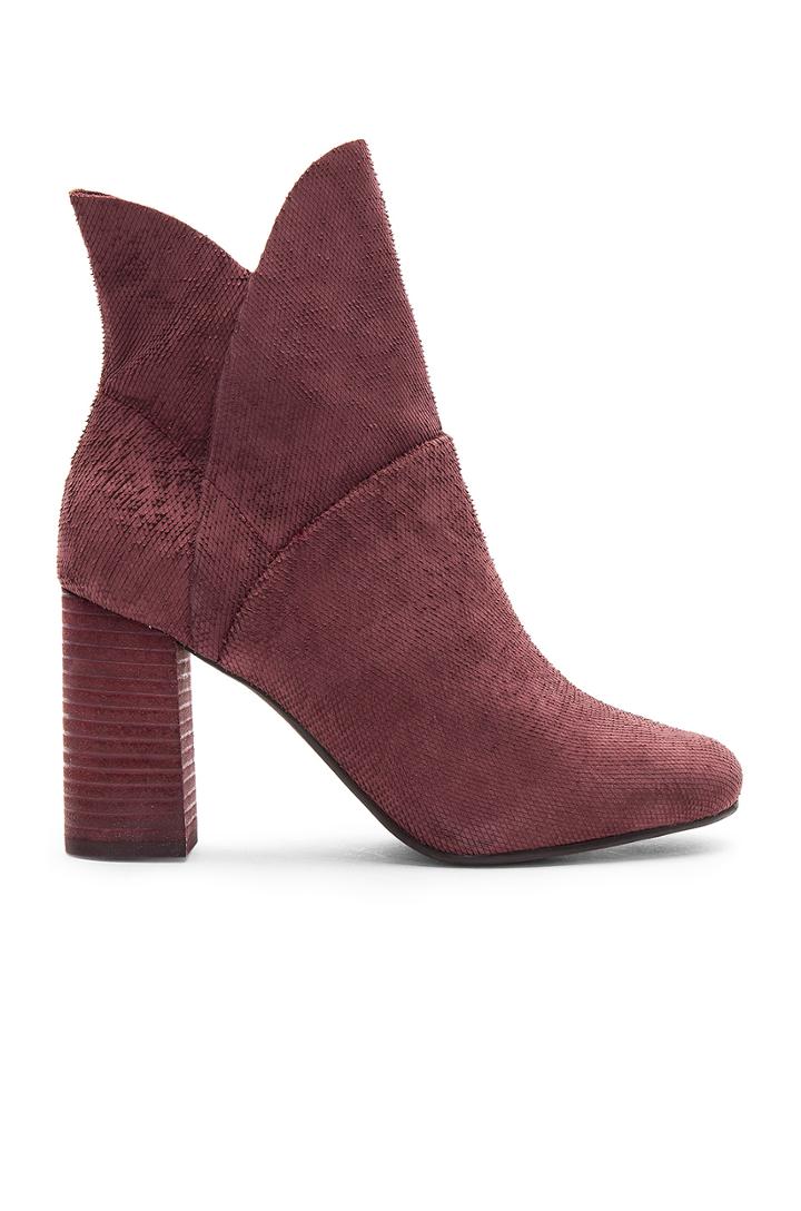 Prop Bootie