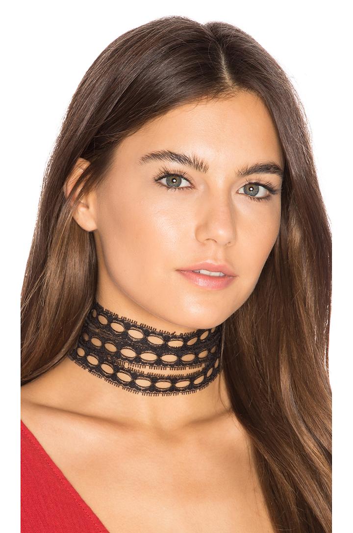 Cleo Choker