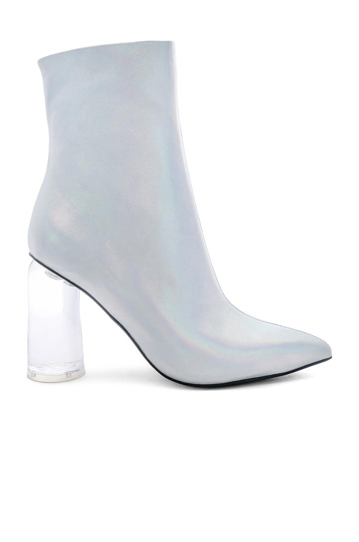 Lustful Bootie