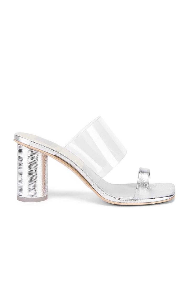 Naomie Sandal